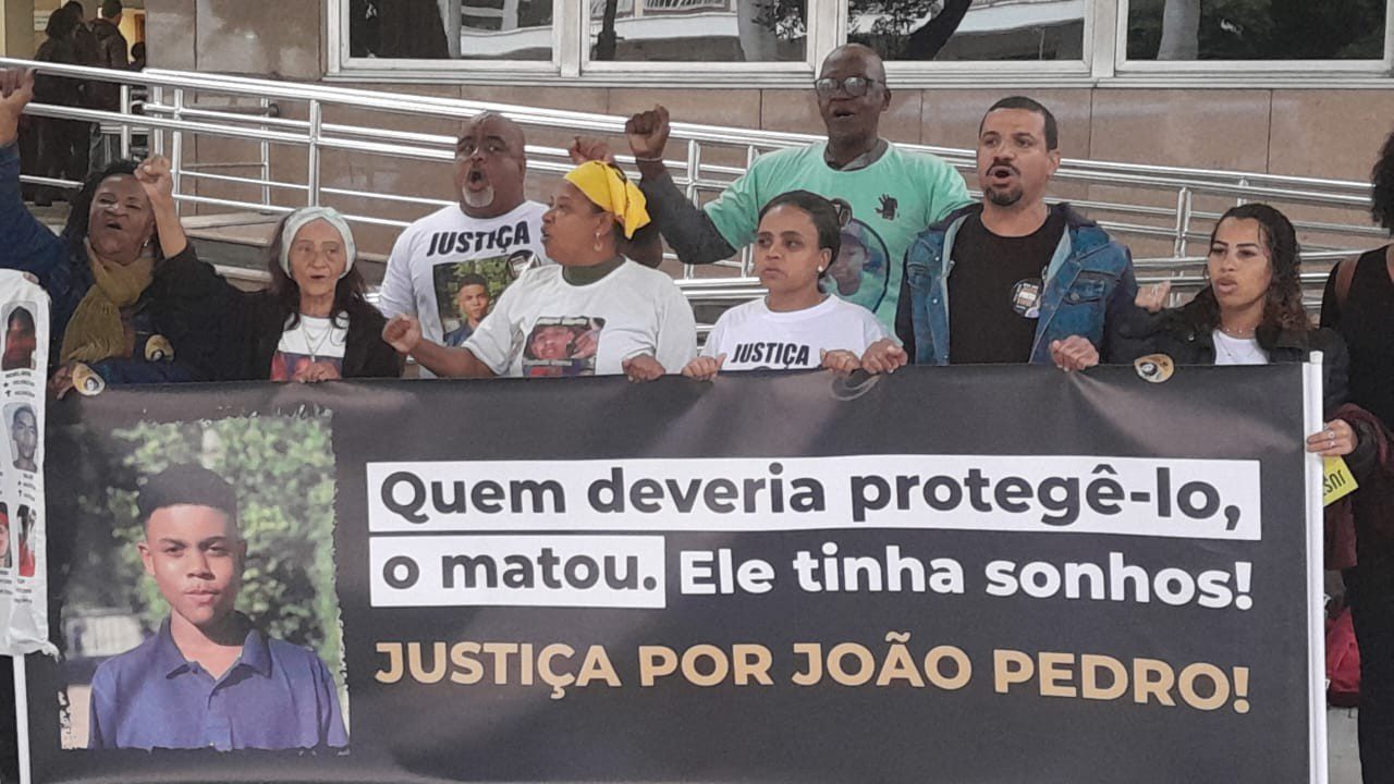 Justiça decide levar policiais envolvidos na morte de João Pedro a júri popular