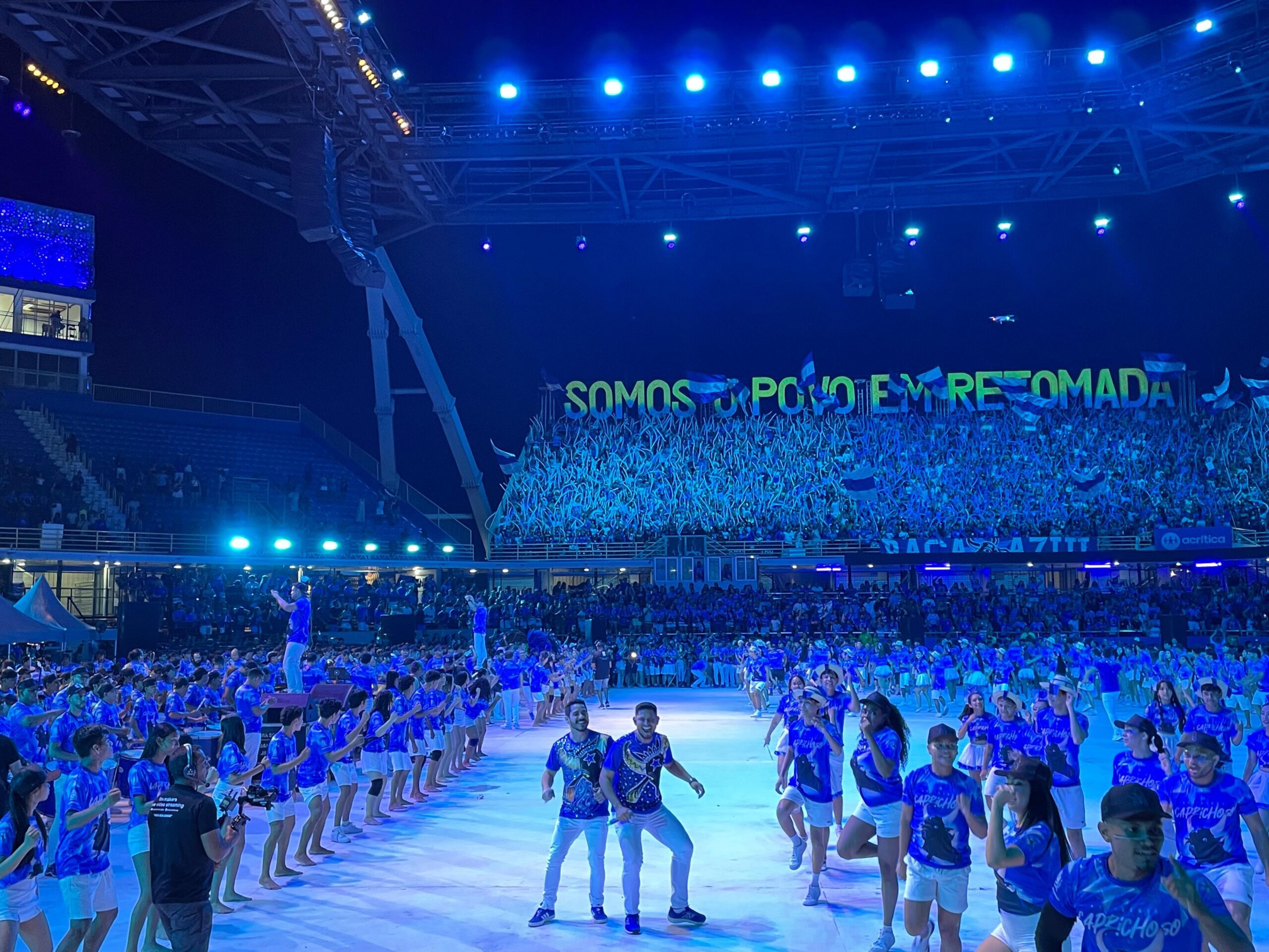 Novo amo do Caprichoso estreia no Bumbódromo e ‘provoca’ ex-BBB Isabelle Nogueira
