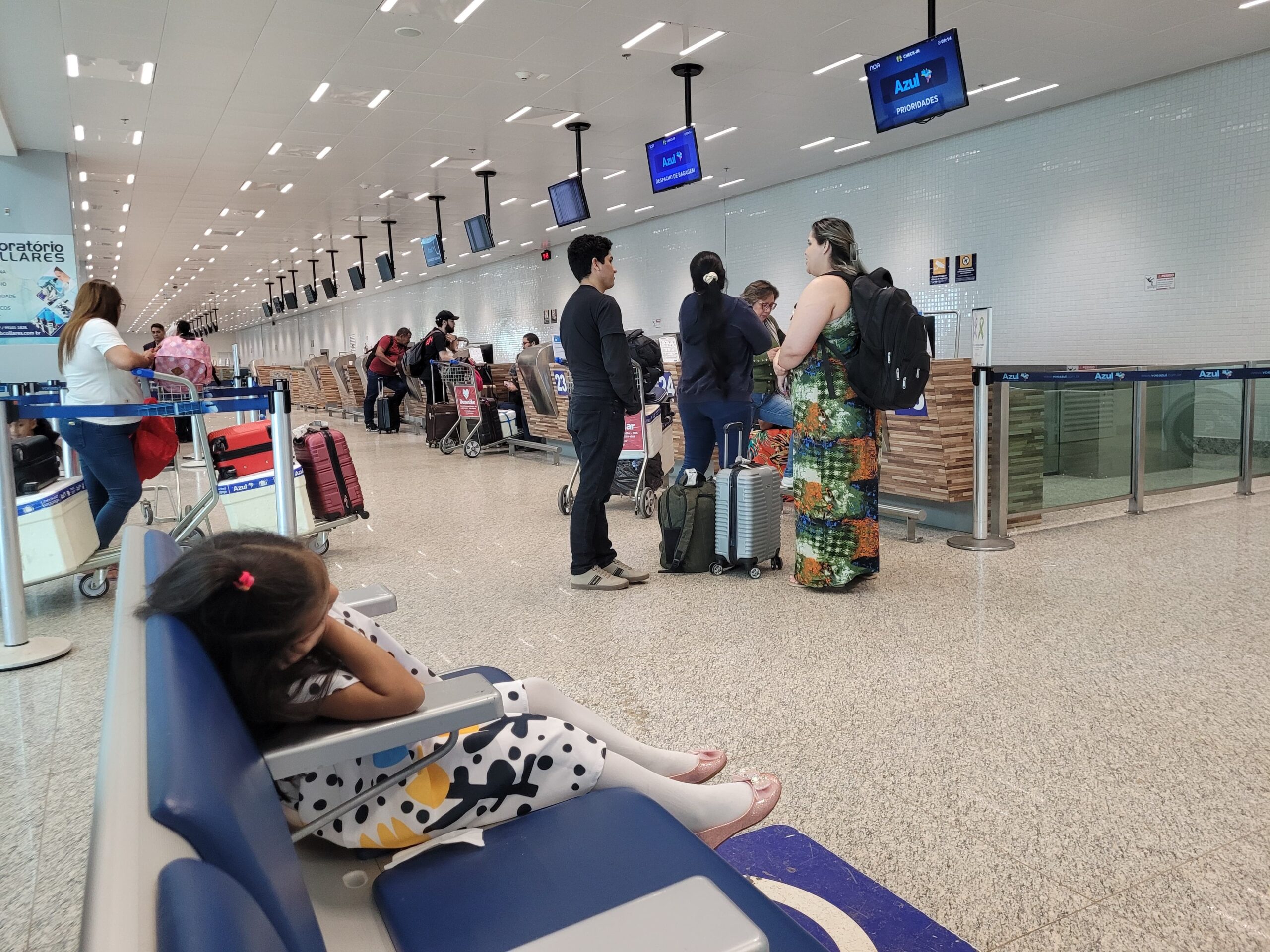 Voo no AP é cancelado por problemas no pneu de avião; passageiros relatam desamparo