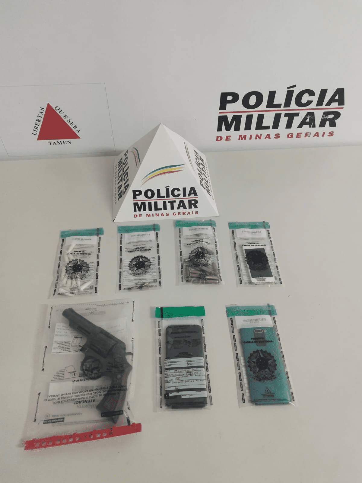 Operação policial prende dois e revela disputa por território do tráfico em distrito de Valadares