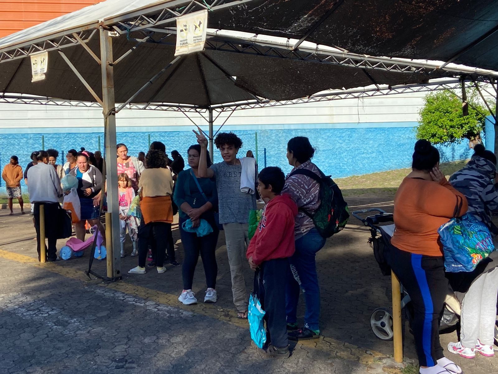Distribuição gratuita de roupas de frio tem fila de espera em Piracicaba