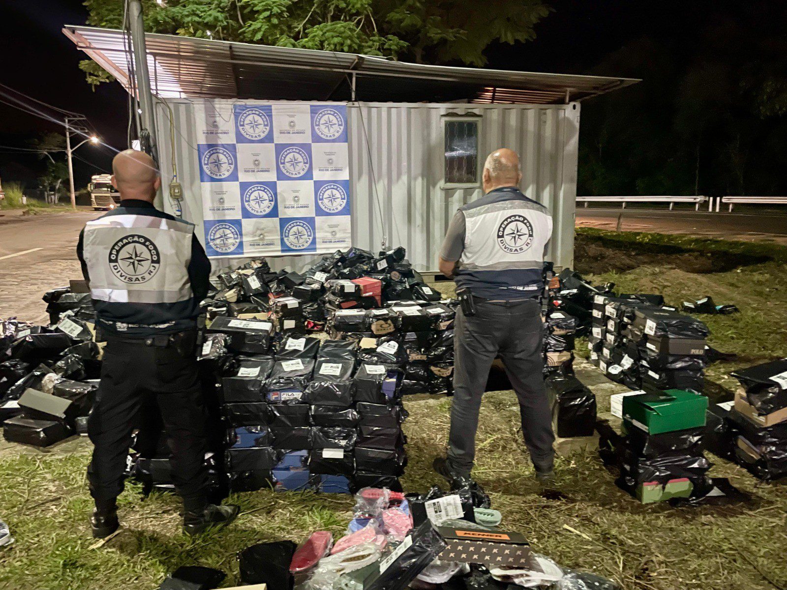 Mais de 2 mil pares de calçados com indícios de falsificação são apreendidos em Levy Gasparian