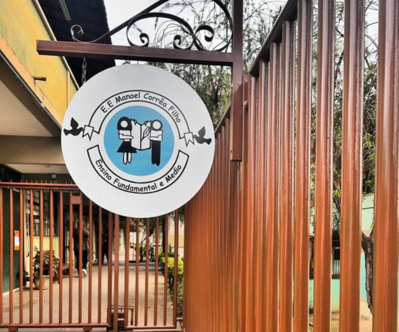 Professora é agredida e tem lábio cortado por aluna de 11 anos em escola de Divinópolis